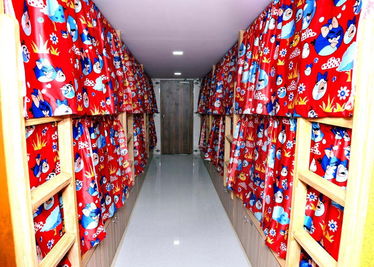 Delta Dormitory Mumbai Bagian luar foto