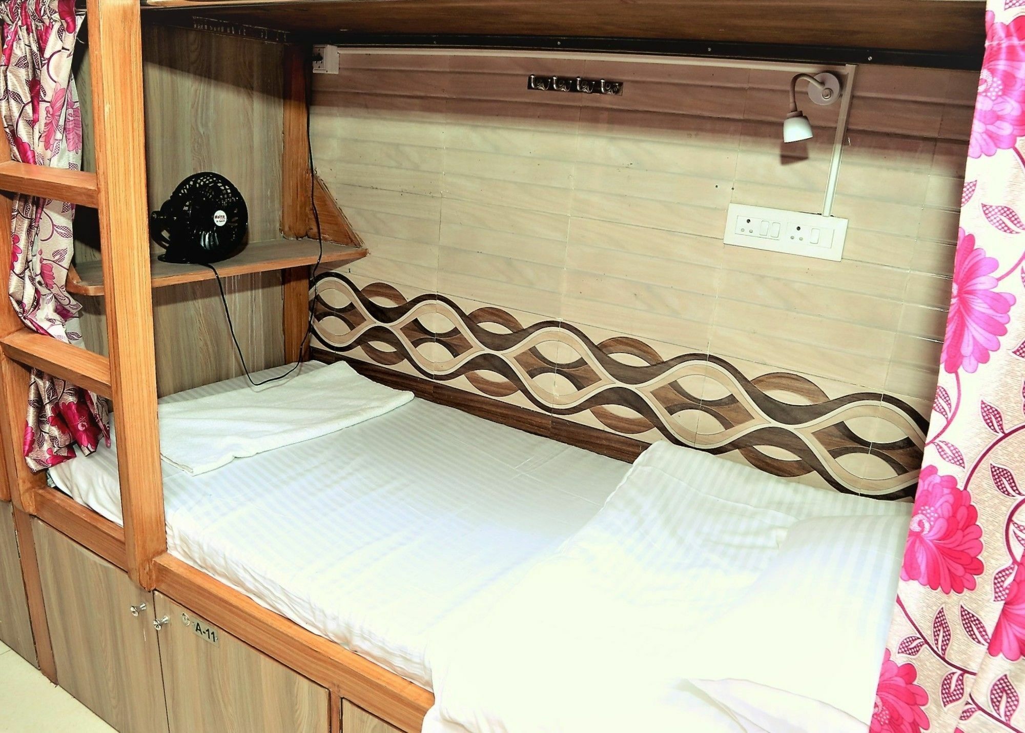Delta Dormitory Mumbai Bagian luar foto
